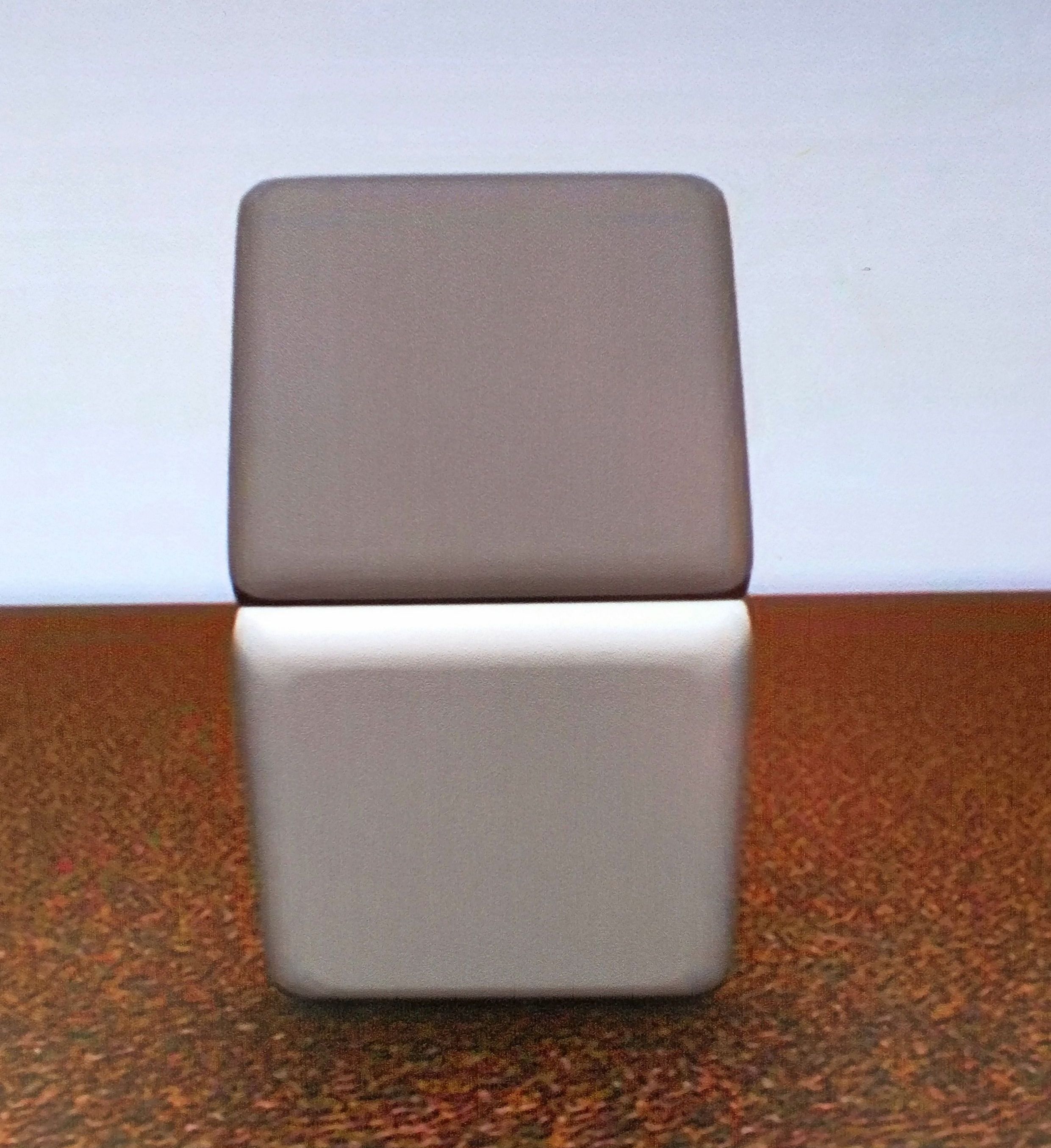 Cube цвет. Квадраты одинакового цвета. Оптическая иллюзия серый квадрат. Оптическая иллюзия цвета. Иллюзия с цветом квадратов.